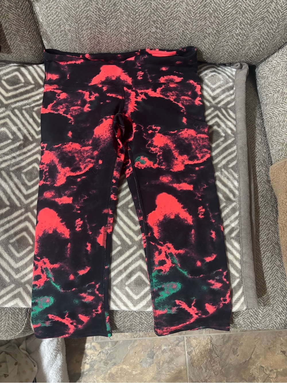 ALO Yoga cropped women’s leggings